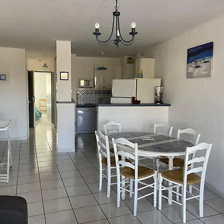 3 Pieces Sur Le Port, A 500m De La Plage, Pour 6 Personnes - Fr-1-750-90
